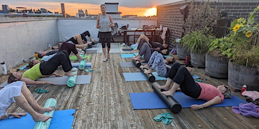 Immagine principale di End of Summer Foam Roller Stretch & Happy Hour on a Rooftop 