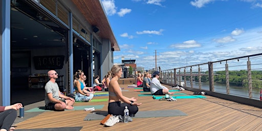 Imagem principal do evento Acme Rooftop Yoga Buzz