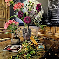 Imagen principal de Blooms & bubbly - flower arranging class