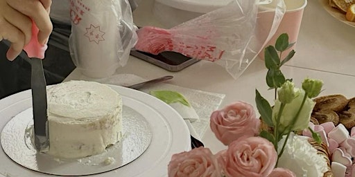 Sisters Eid Bento Cake Decorating  primärbild