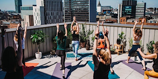 Primaire afbeelding van RoofTop Yoga Brunch - Flow with Jess @Bondi Bowls Kampus