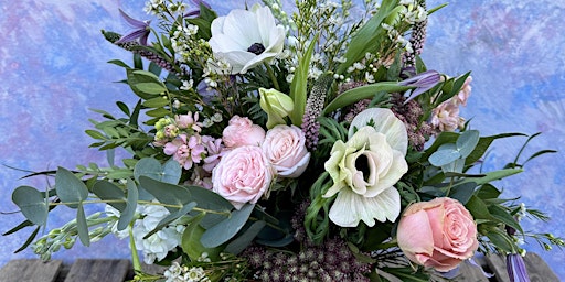Imagem principal de Seasonal Vase Workshop with Flowers of Bath