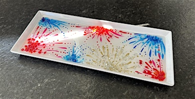Primaire afbeelding van Fireworks 4th of July Crushed Glass & Resin Charcuterie Tray Sip Art Class