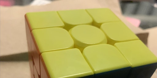 Image principale de Solve the rubix cube with us.