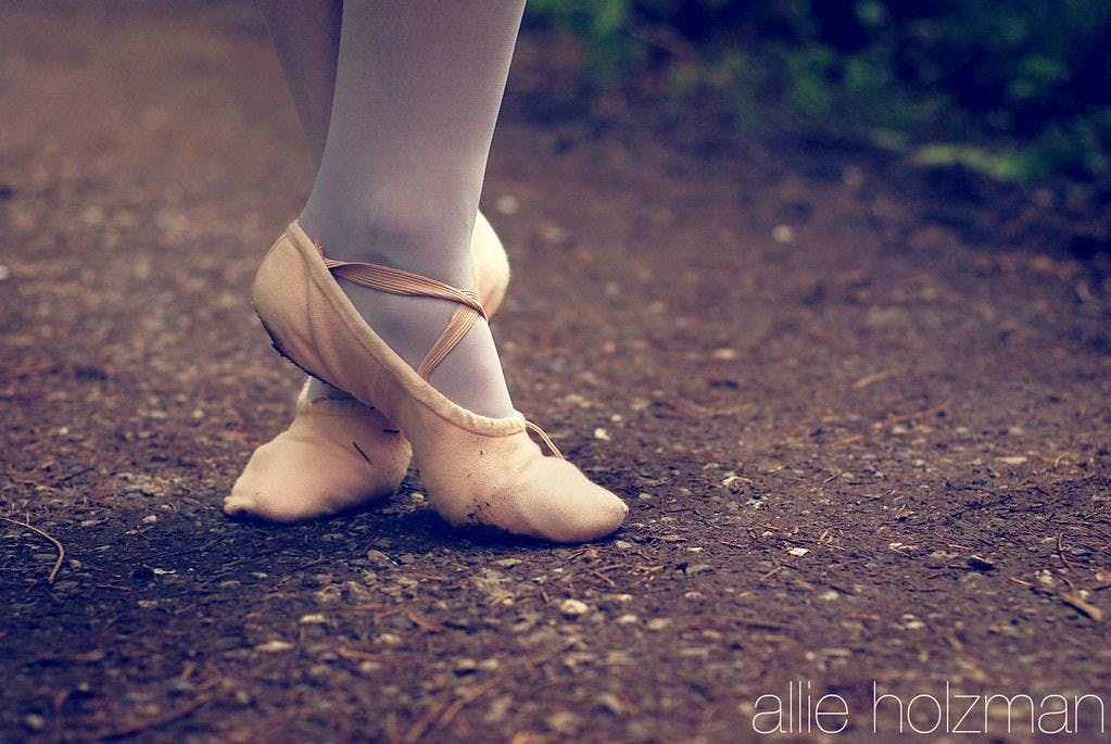 Ballet flat. Soft Ballet Flats. Балерина Флат. Ballet Slippers outfits. Ballet Shoes walk Street.