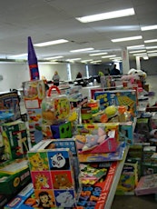 Imagem principal do evento Gift Sorting Party at FAPAC (Volunteer Opportunity)