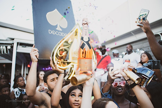 Image principale de d. HipHop + R&B Day Party Saturdays at Decades Rooftop