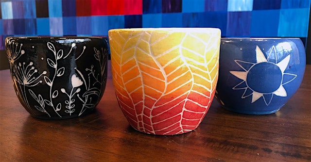 Image principale de Slip N' Carved Sgraffito Flower Pots @ Nuance Chocolates