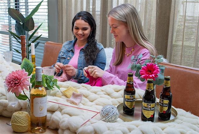 Image principale de Stitch & Sip Maandelijkse Knit Night